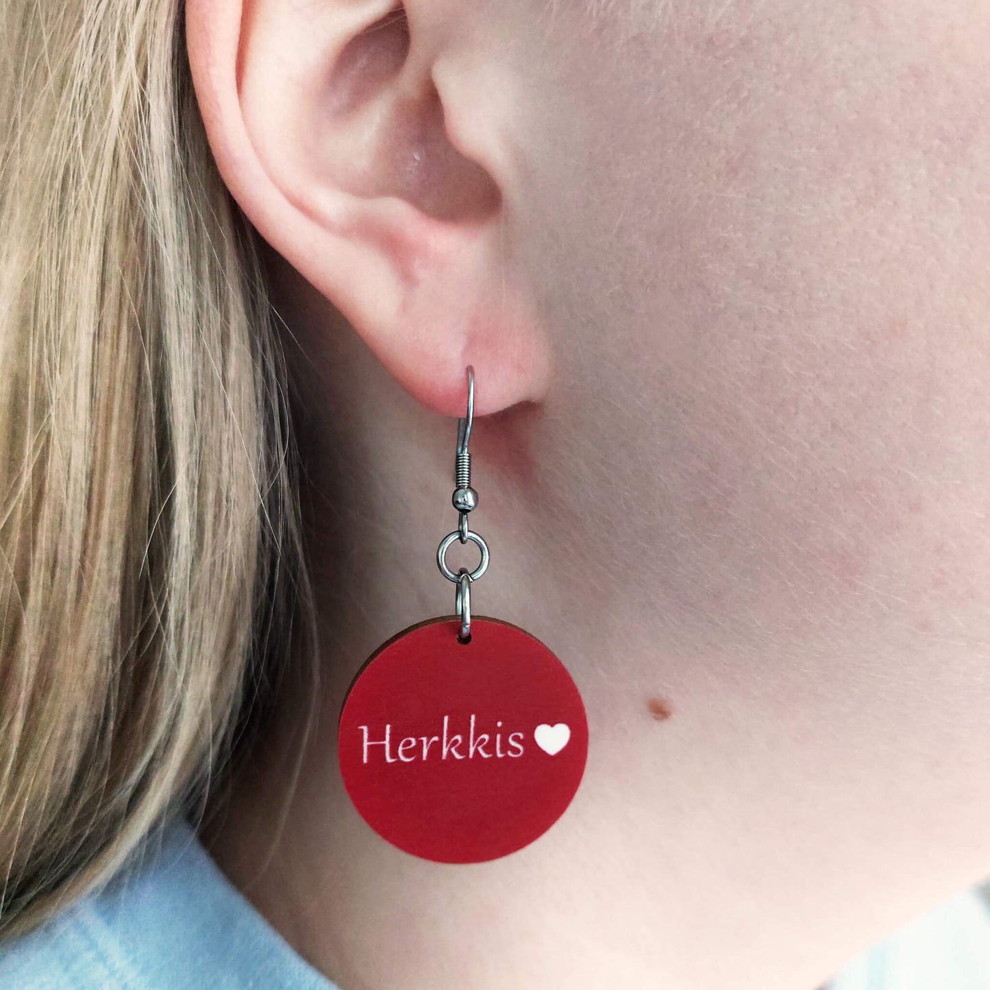 Herkkis teksti korvakoru.