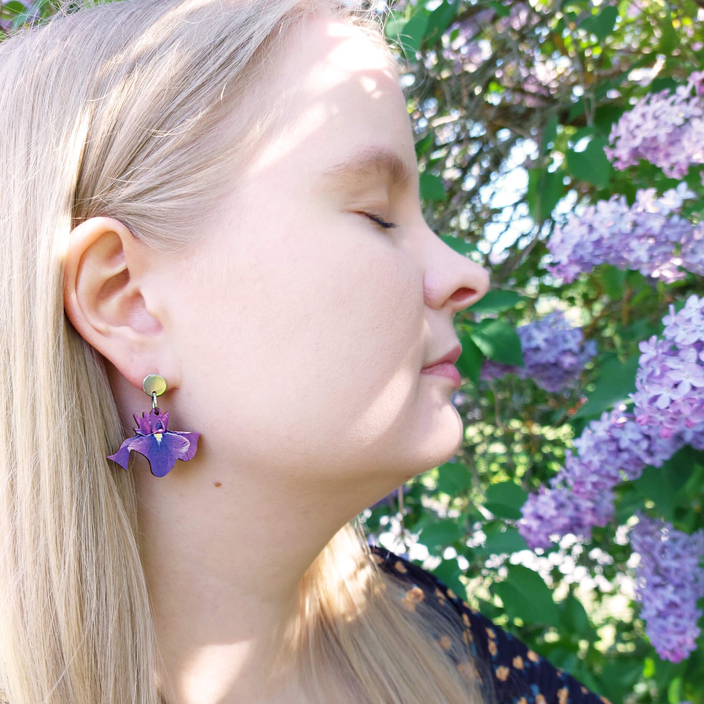 Iiris kukkakorvakoru.